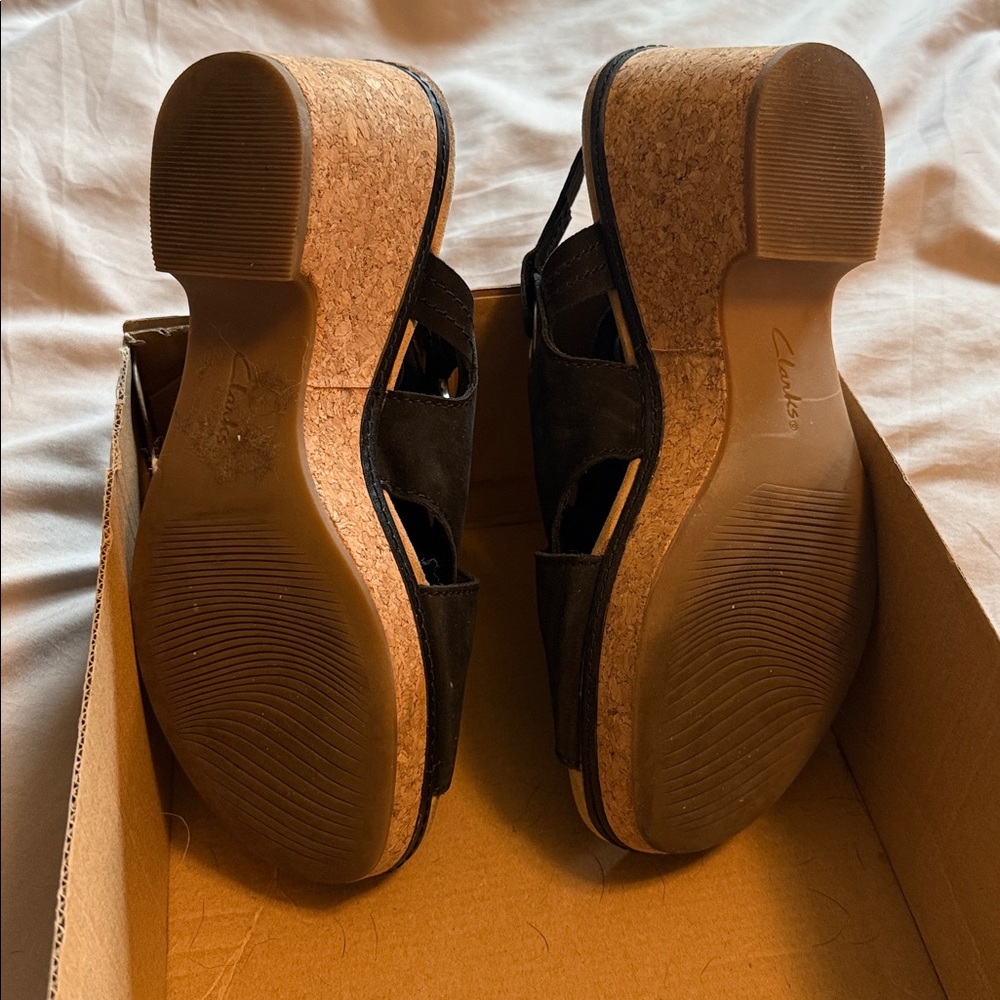 Clarks Black and Tan Wedge Sandals - Picture 3 of 4